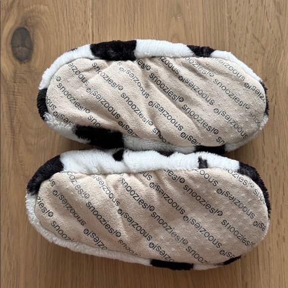 🐮 Snoozies Kids’ Cow Slippers – Size Small - Picture 4 of 4